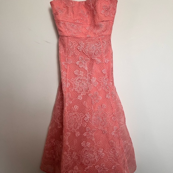 Elegant Pink Strapless Lace Dress - Picture 3 of 12